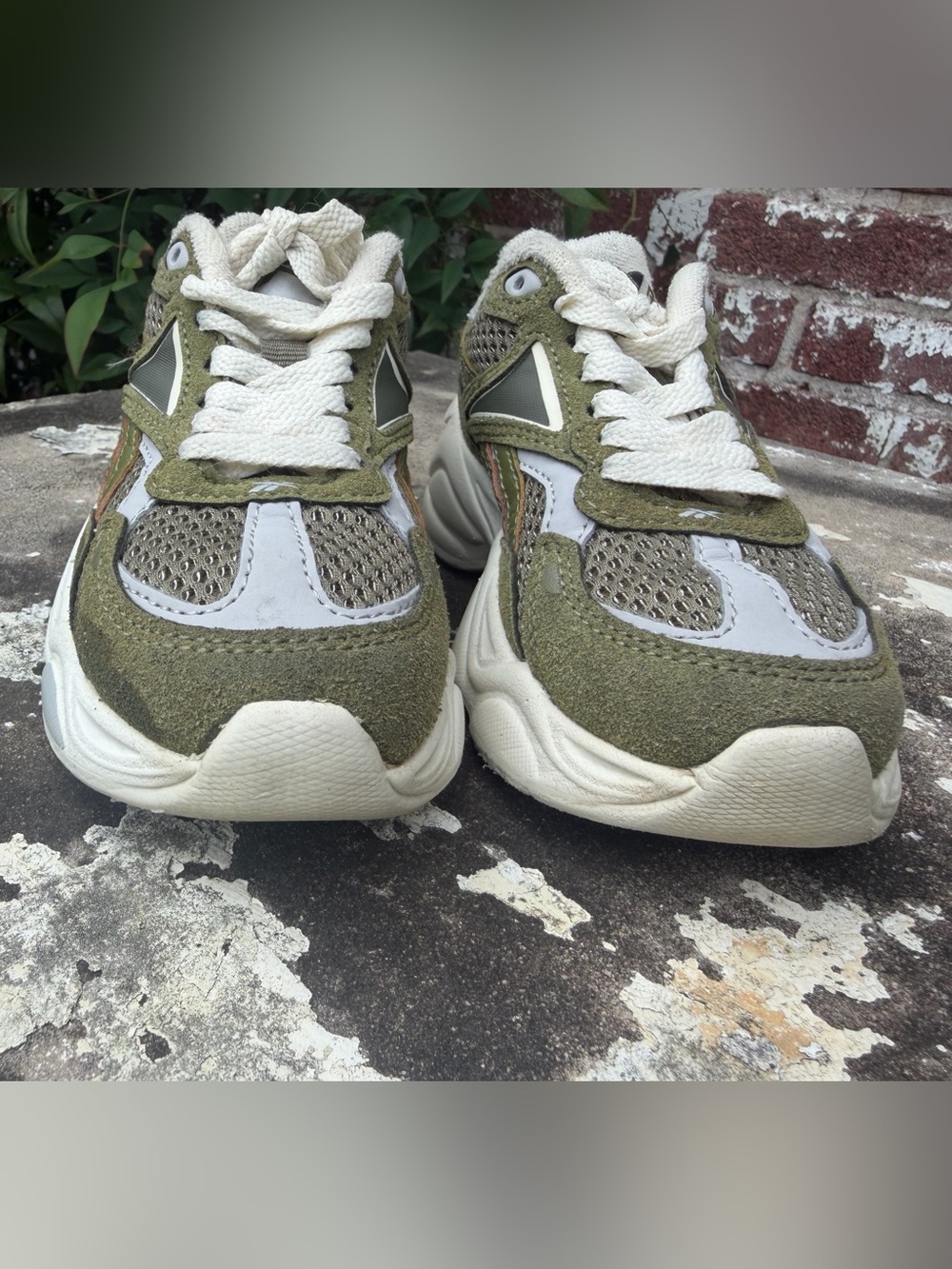 Reebok Charge Run Unisex Kids Sage White Gray Mesh Chunky Athletic Sneaker Sz 11 - Picture 4 of 15